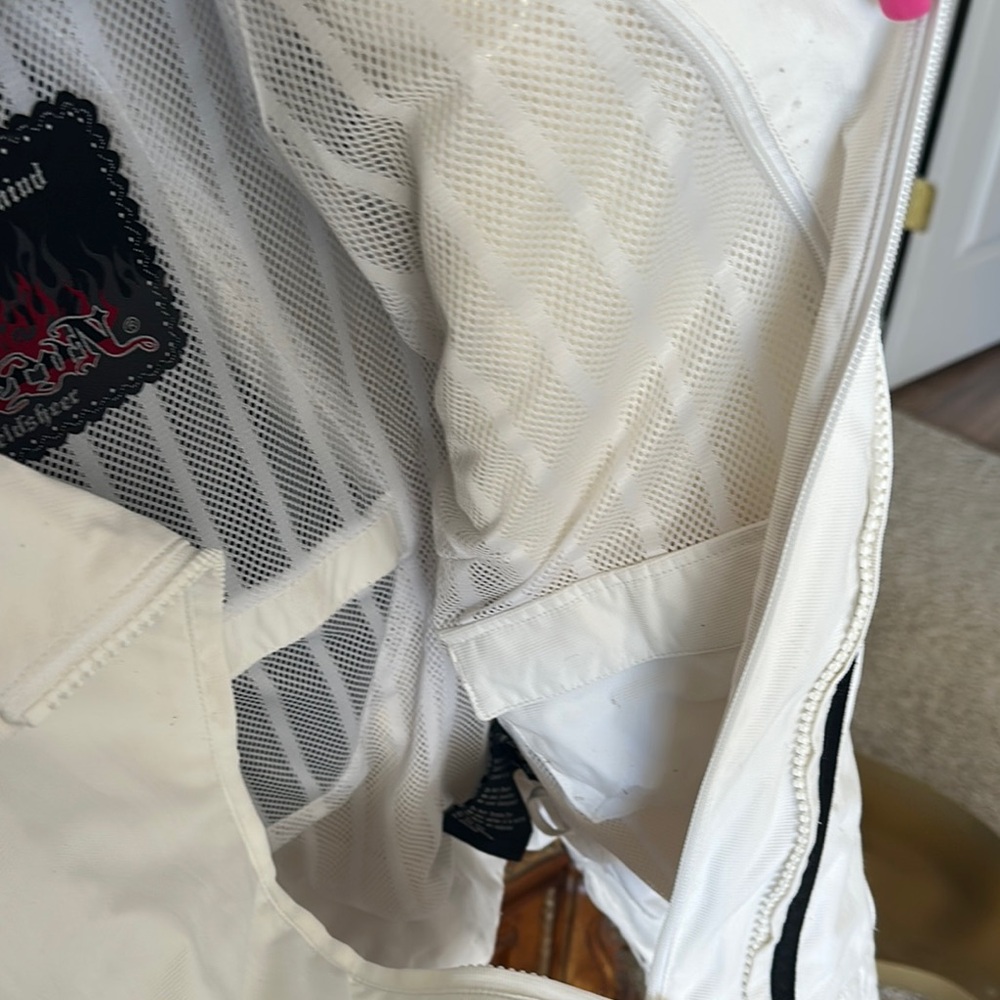 Stylish White Jacket with Black Accents - Picture 9 of 12